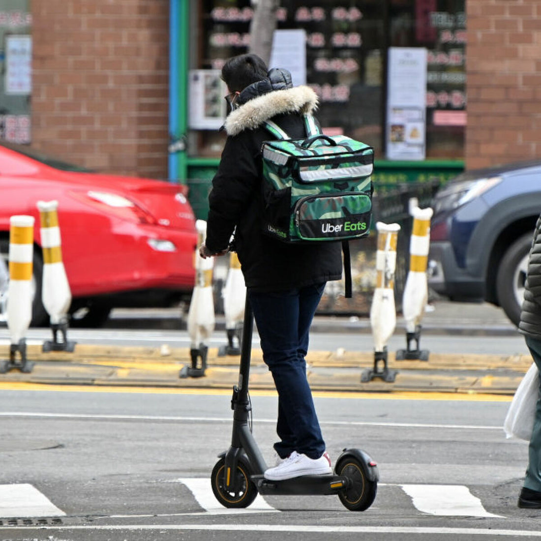 How to use an Electric Scooter for Food Delivery