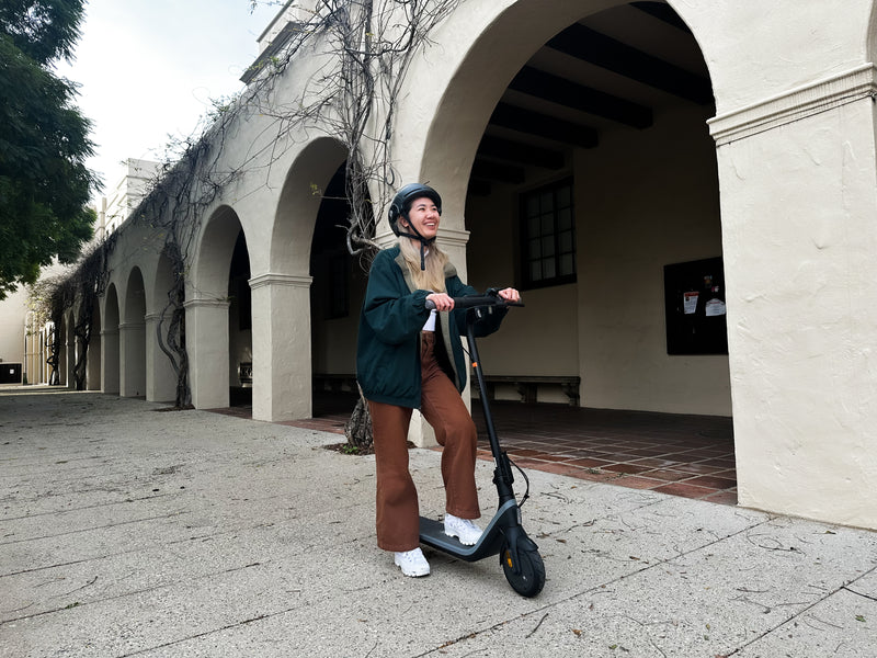 Segway Ninebot E2 Commuter Electric Scooter Canada | 20km/hr Speed / 25km Range / 14.2kg / 250W