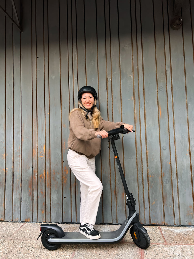 Segway Ninebot E2 Commuter Electric Scooter Canada | 20km/hr Speed / 25km Range / 14.2kg / 250W