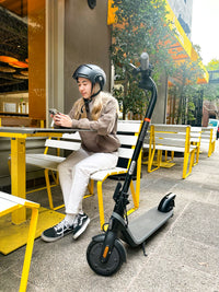 Segway Ninebot E2 Commuter Electric Scooter Canada | 20km/hr Speed / 25km Range / 14.2kg / 250W