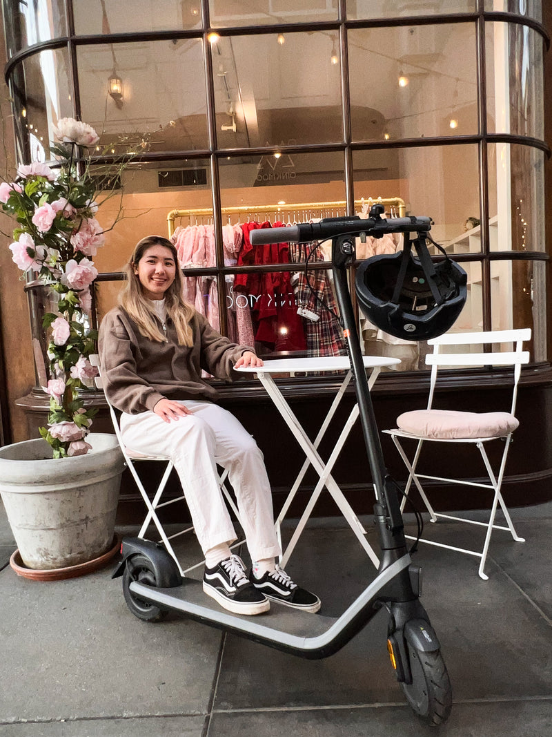 Segway Ninebot E2 Commuter Electric Scooter Canada | 20km/hr Speed / 25km Range / 14.2kg / 250W